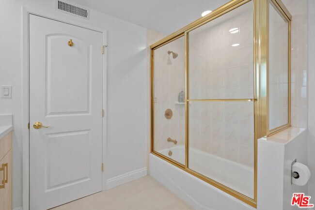 Building Photo - 4159 Regal Oak Dr