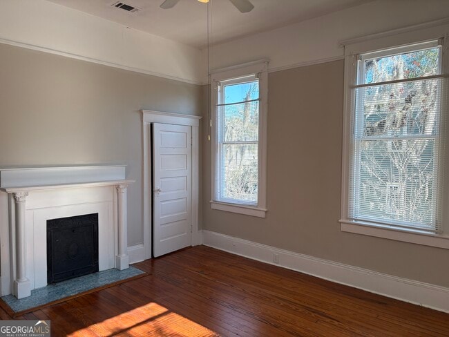 Building Photo - 836 E Henry St