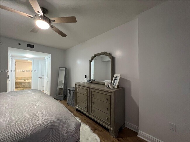 Building Photo - 2681 N Flamingo Rd