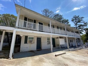 Building Photo - 136 Corbin St