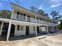 Building Photo - 136 Corbin St