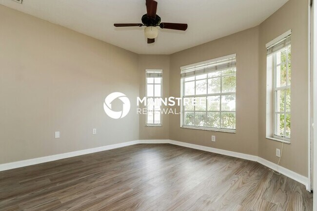 Building Photo - 4 Bedroom Pet-Friendly Home in Spring Hill...