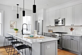 Building Photo - 290 Prospect St