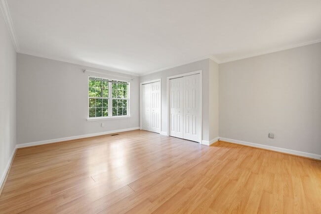 Building Photo - Beautiful 3 BR in Chapel Hill - Two Weeks Free Rent!