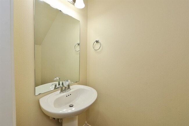 Building Photo - 5610 Montevista Dr
