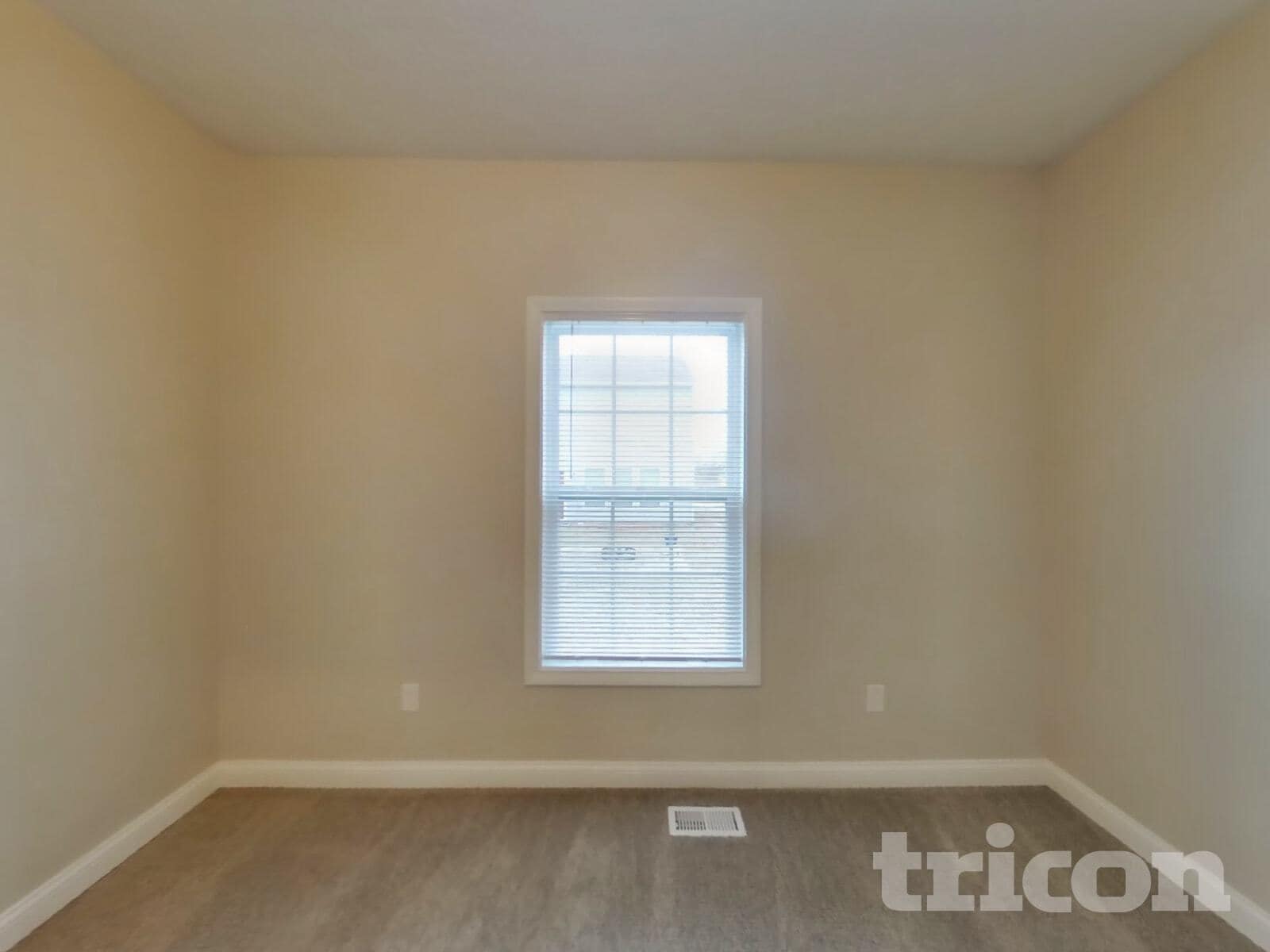 Building Photo - 4687 Bayview Dr