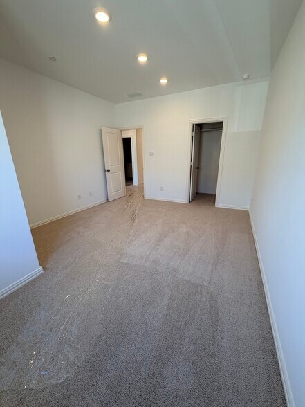 guest bedroom - 4809 Lunker St