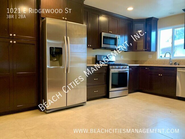Building Photo - 1021 E Ridgewood St