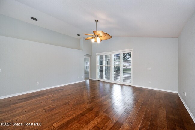Building Photo - 776 Carriage Hill Rd