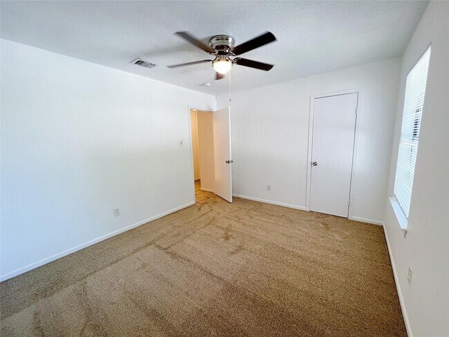 Building Photo - 616 Valley Spring Dr