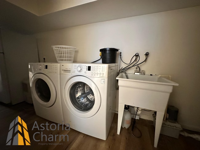 Building Photo - Live in Comfort: Spacious 3 Bedroom 2 Bath...