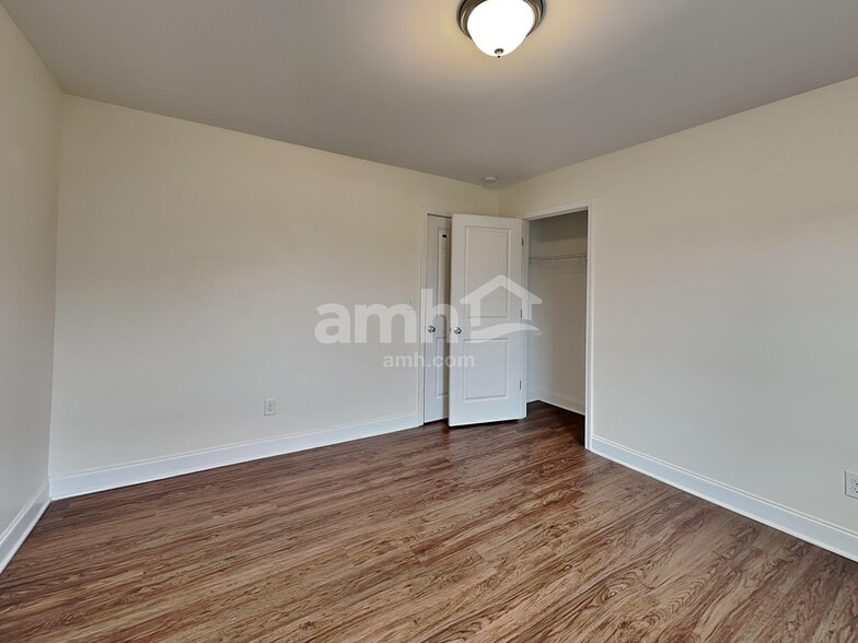 Building Photo - 444 Charity Ln