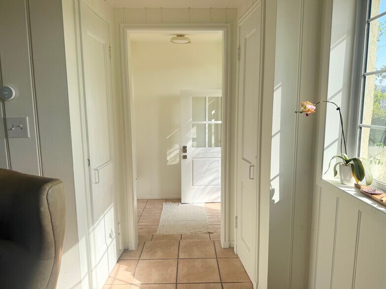 Building Photo - 2300 Pisani Pl