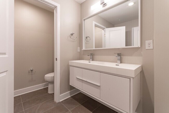 Building Photo - Three Bedroom Point Breeze Townhome w Roof Deck!