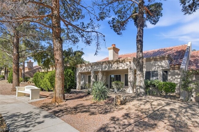 Building Photo - 2628 Highvale Dr