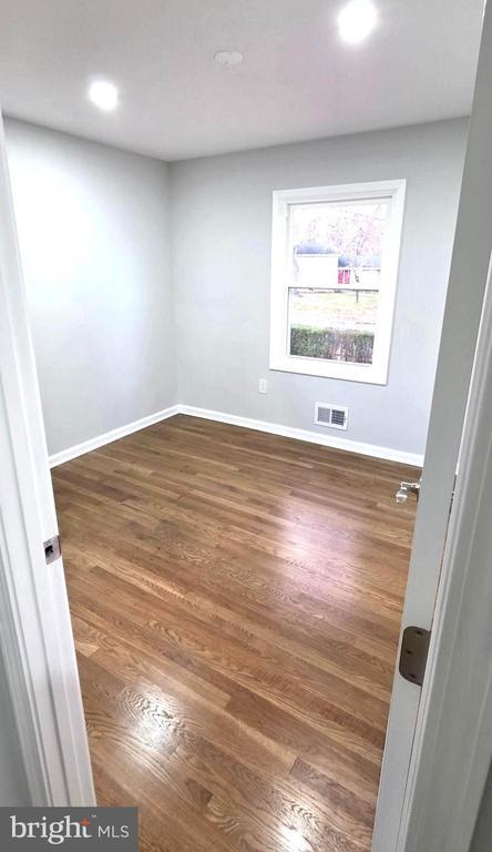 Building Photo - 4813 Lawrence St