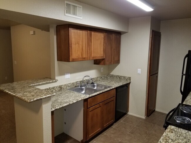 Building Photo - Upgraded West-Flagstaff Condo in the Arbors - 2 Bed, 2 Bath - NO Students & NO Pets! - Avail. NOW!!