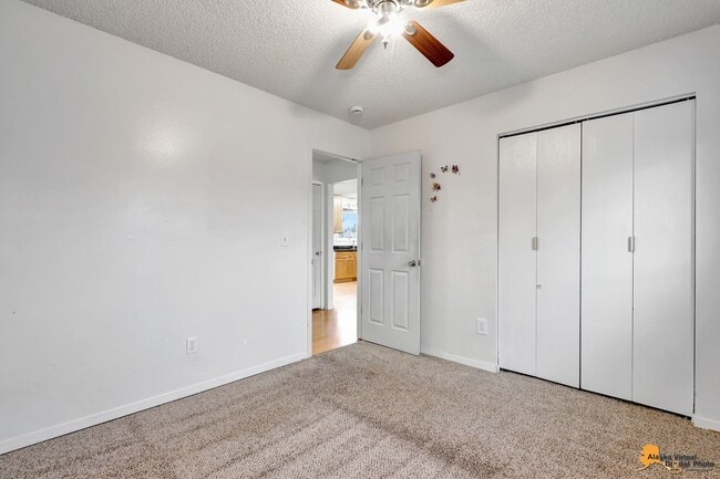 Building Photo - Cozy Abbott Loop Single Family Home w/ Gar...