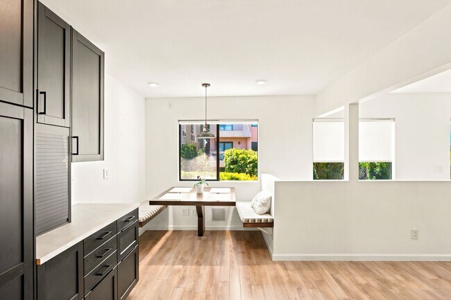 Building Photo - Privateer Duplex