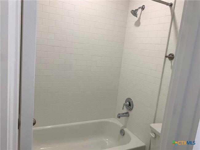 Building Photo - 1048 Easy Gruene