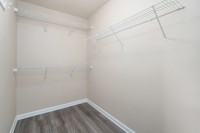 Building Photo - 670 Mystic Pointe Dr