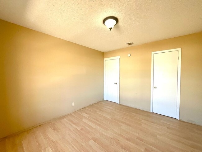 Building Photo - **APPLICATION RECEIVED** AVAILABLE NOW! 2 Bedroom / 1 Bath Home Near Randolph AFB!