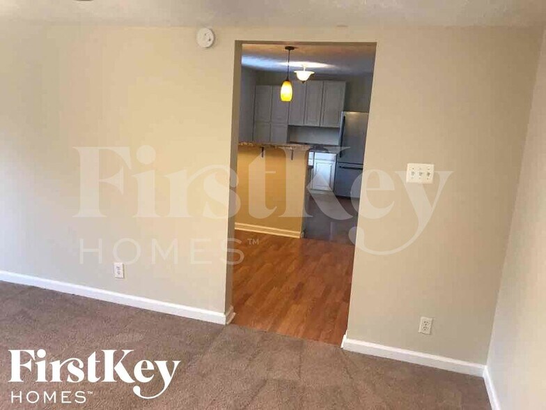 Building Photo - 4801 Leone Dr
