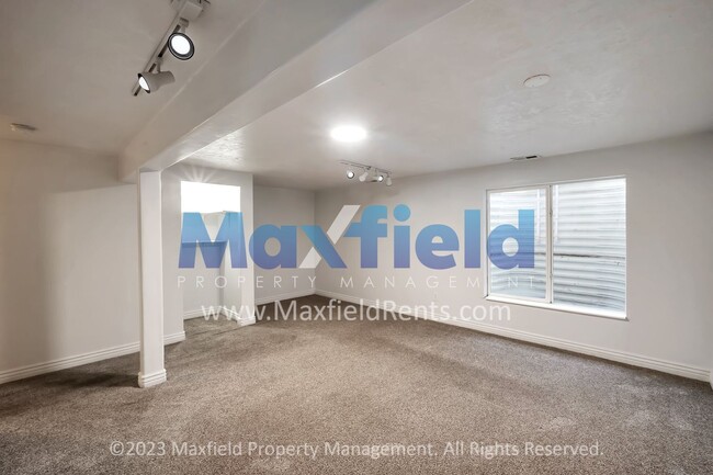 Building Photo - Charming Home - Eagle Mountain Townhome