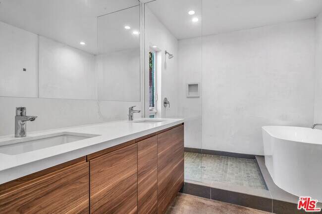 Building Photo - 3436 S Centinela Ave