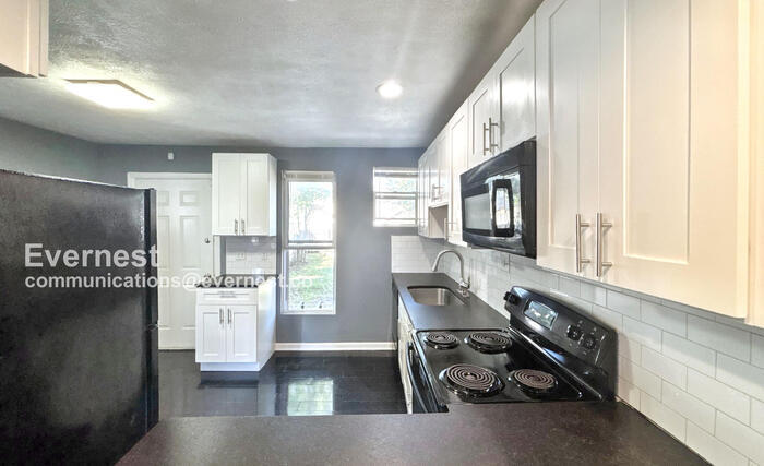 Building Photo - 39 S Yale Ave