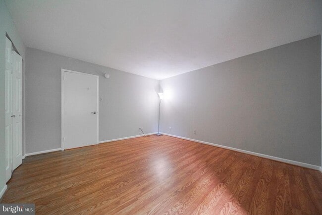 Building Photo - 10106 Campus Way S