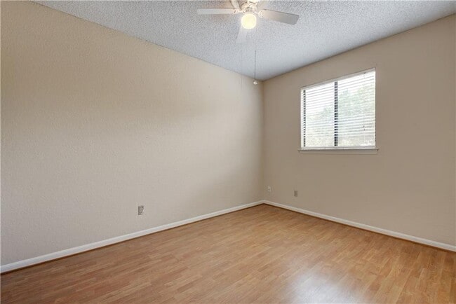 Building Photo - 1713 Woodwind Ln