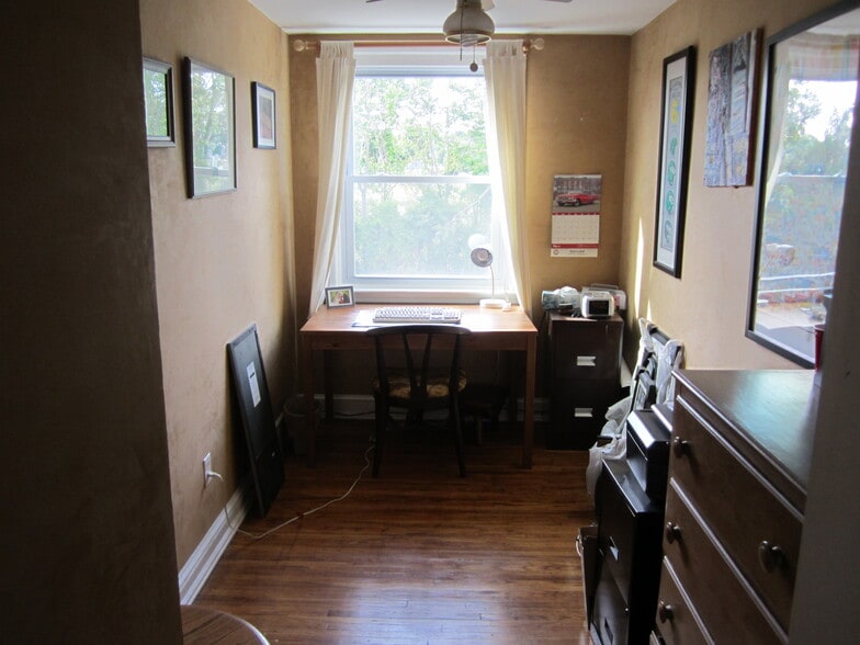 small bedroom 3 / office - 559 Martin St
