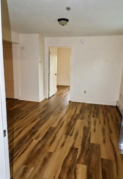 Living room - 85 Court St