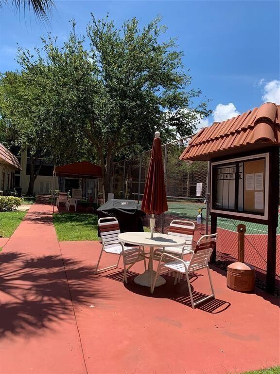 Building Photo - 257 S Cypress Rd