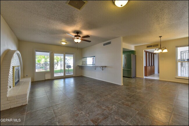 Building Photo - 3433 Clearview Ln