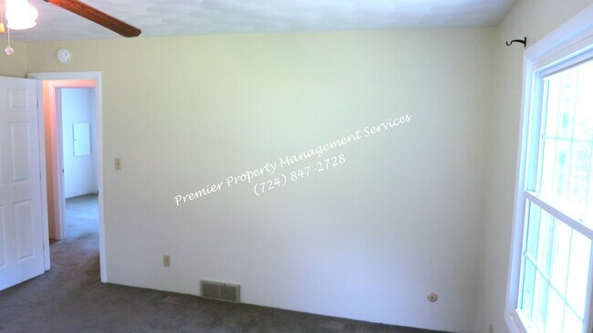 Building Photo - 511 Upper Service Rd
