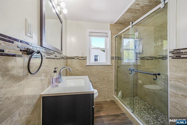 Building Photo - 405 Burnet Pl