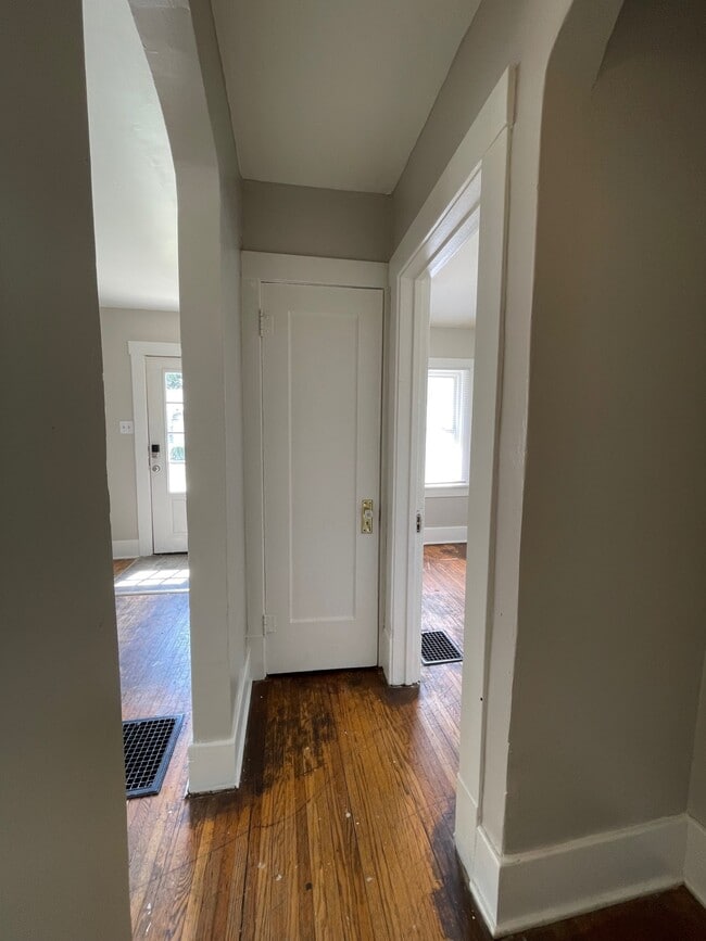 Building Photo - 1238 E Bon Air Ct