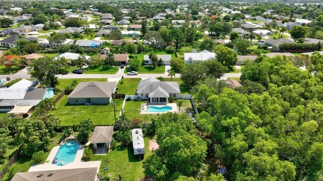 Building Photo - 1838 SE Genaro Terrace