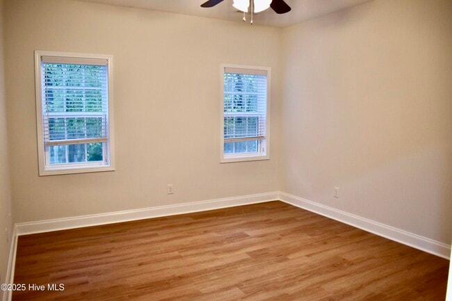Building Photo - 315 Adams Cir