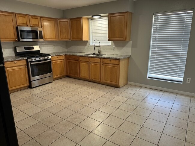 Building Photo - 221 Austin St