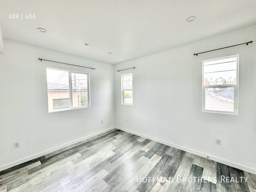 Building Photo - 156 N Mariposa Ave