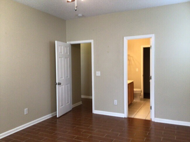 Building Photo - 7 Knollvine Cv