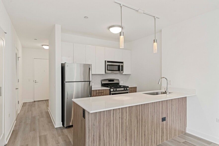 Building Photo - 347 W Wolf Point Plaza