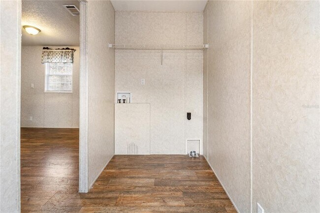 Building Photo - 419 N Chestnut Rd