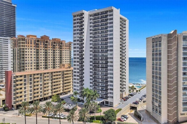Building Photo - 3140 S Ocean Dr