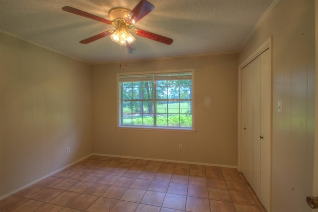 Building Photo - 303 Clements Rd