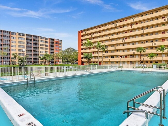 Building Photo - 1780 NE 191st St