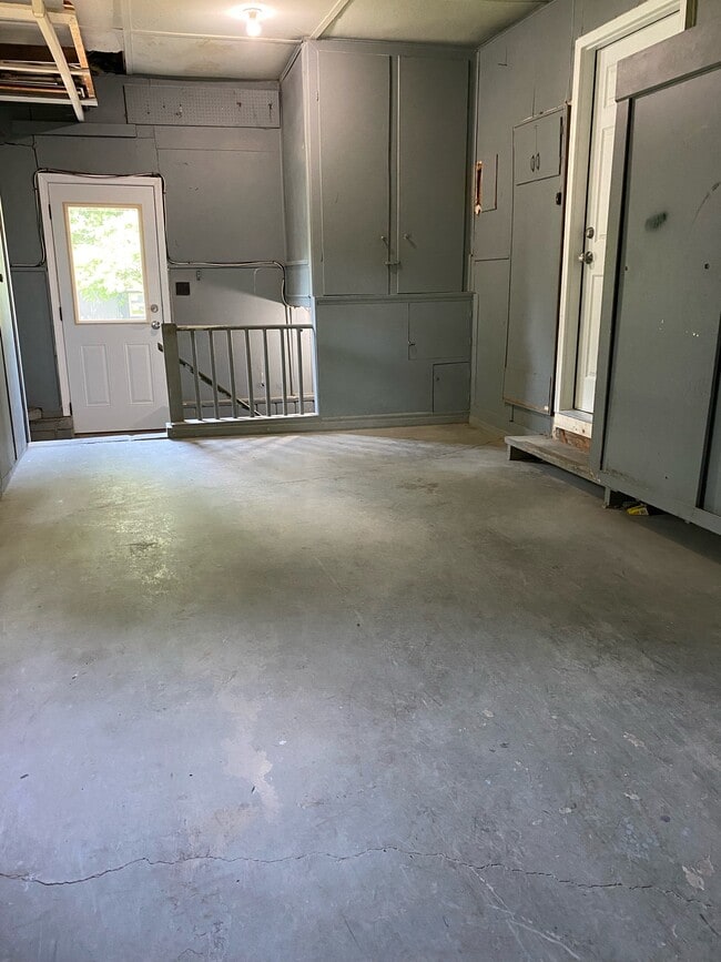 Building Photo - 5411 Lamar Ave